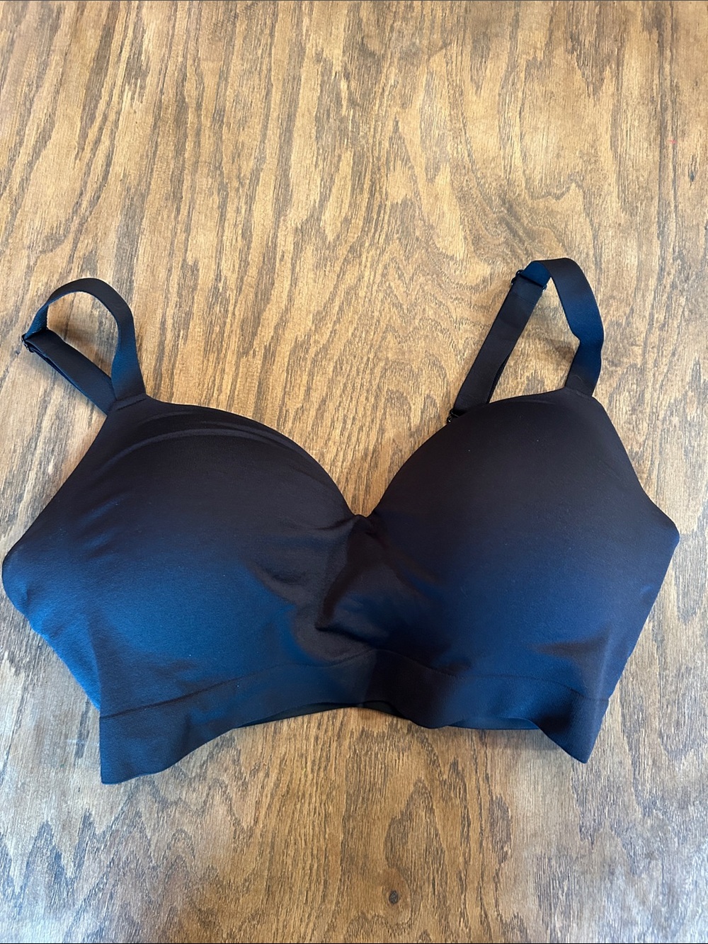Seamless Black Wireless Molded Bra with Adjustable Straps